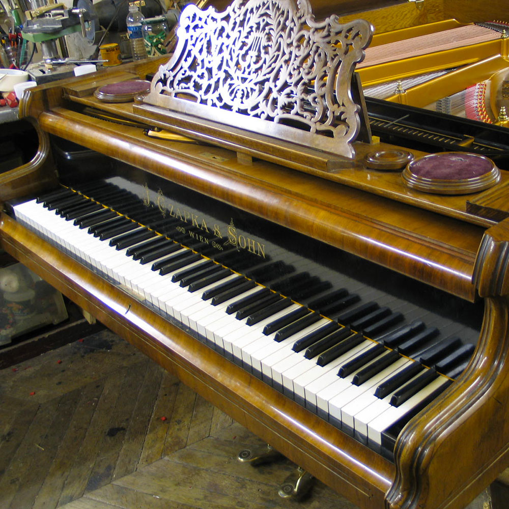 Piano ancien chez Balleron