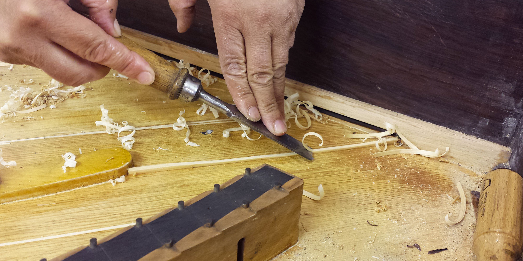 Atelier restauration table d'harmonie du piano